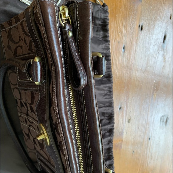 Coach Turn Lock Shoulder Bag H0773 - Picture 4 of 8